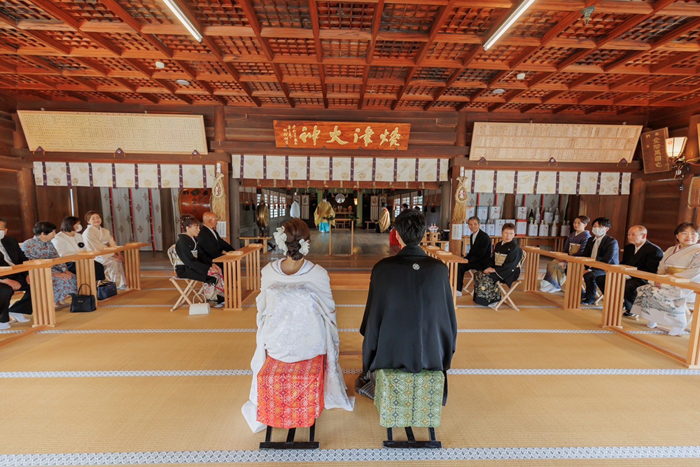 静岡フォトウエディングのフィーノスタイルで撮影した焼津神社の新郎新婦