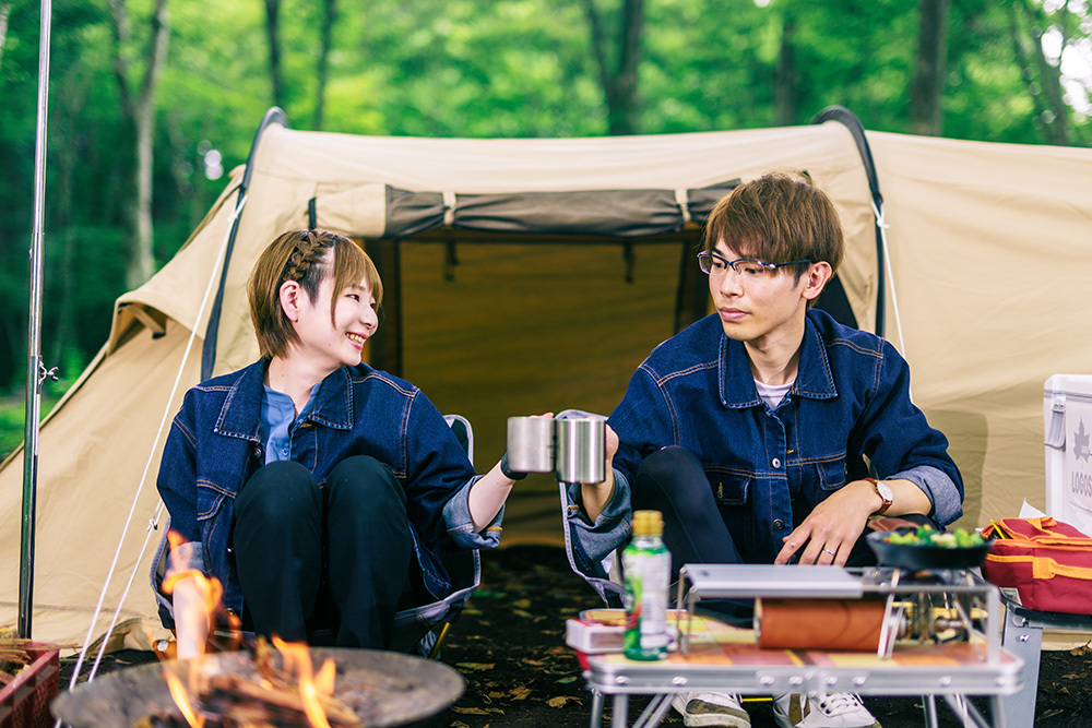 静岡フォトウエディングのフィーノスタイルで撮影したキャンプ＆アウトドアの新郎新婦