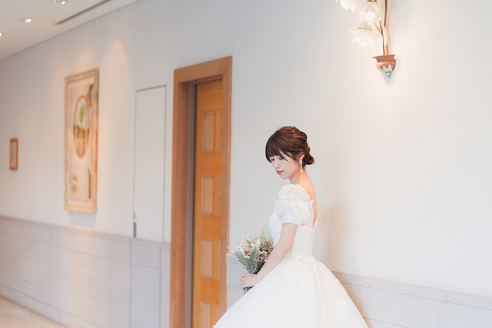 静岡フォトウエディングのフィーノスタイルで撮影したホテルグランヒルズ静岡の新郎新婦