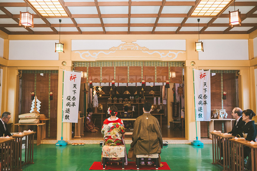 静岡フォトウエディングのフィーノスタイルで撮影した米之宮浅間神社の新郎新婦