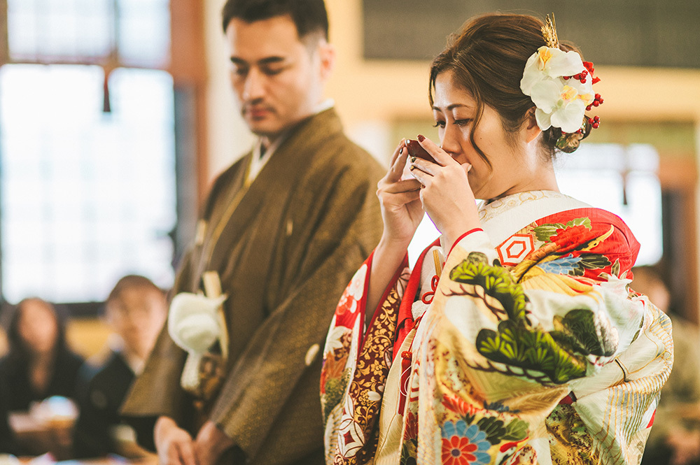 静岡フォトウエディングのフィーノスタイルで撮影した米之宮浅間神社の新郎新婦