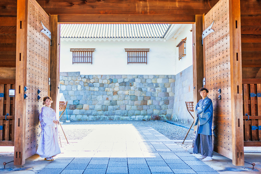 静岡フォトウエディングのフィーノスタイルで撮影した画像集2022年7月17日更新の駿府城公園・東御門の新郎新婦