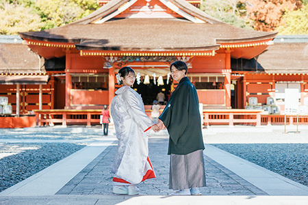 静岡フォトウエディングのフィーノスタイルで撮影した富士宮浅間大社の新郎新婦の記念写真撮影