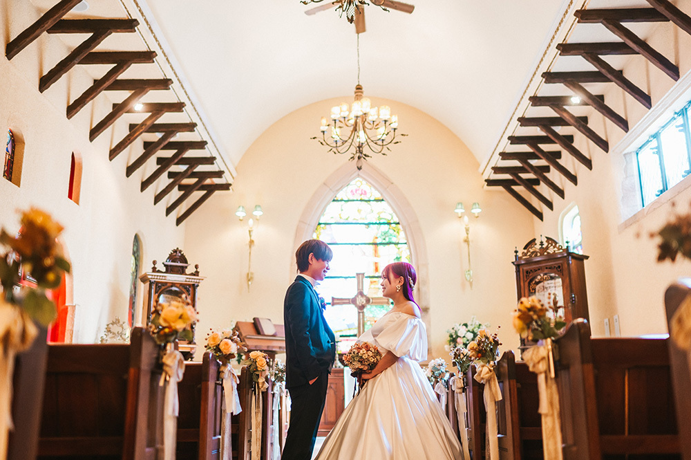 静岡フォトウエディングのフィーノスタイルで撮影したチャペルの新郎新婦の記念写真撮影