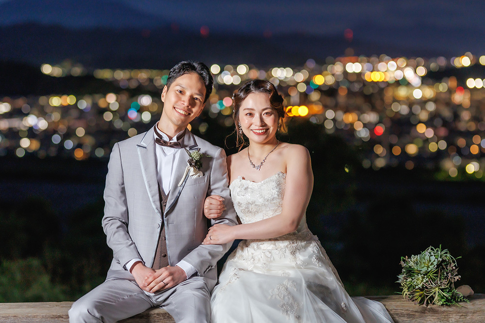 静岡フォトウエディングのフィーノスタイルで撮影した夜景の新郎新婦