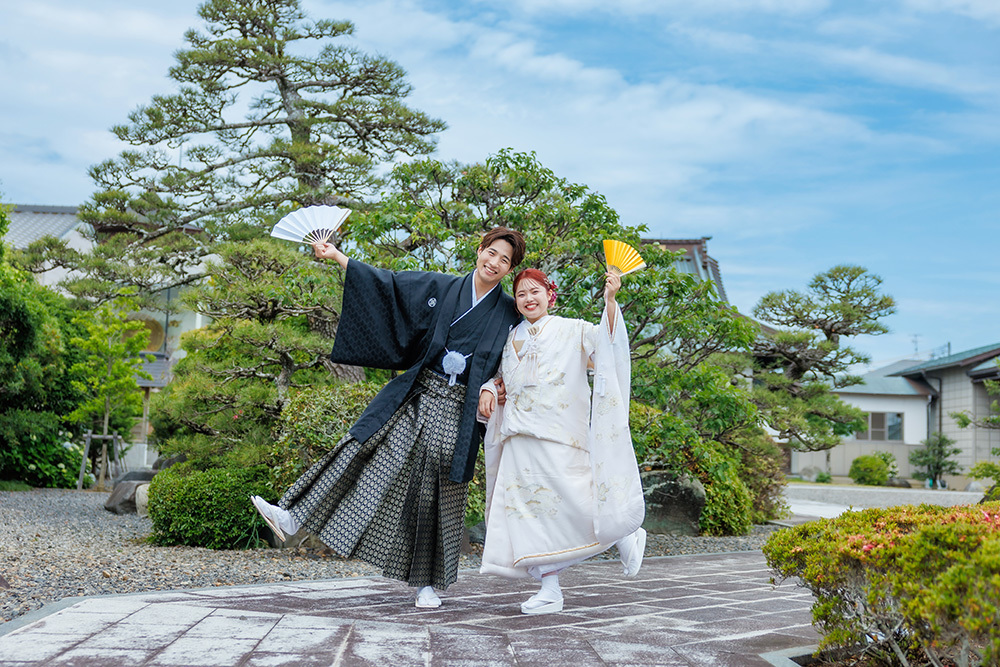 静岡フォトウエディングのフィーノスタイルで撮影した仏前結婚式の新郎新婦の記念写真撮影