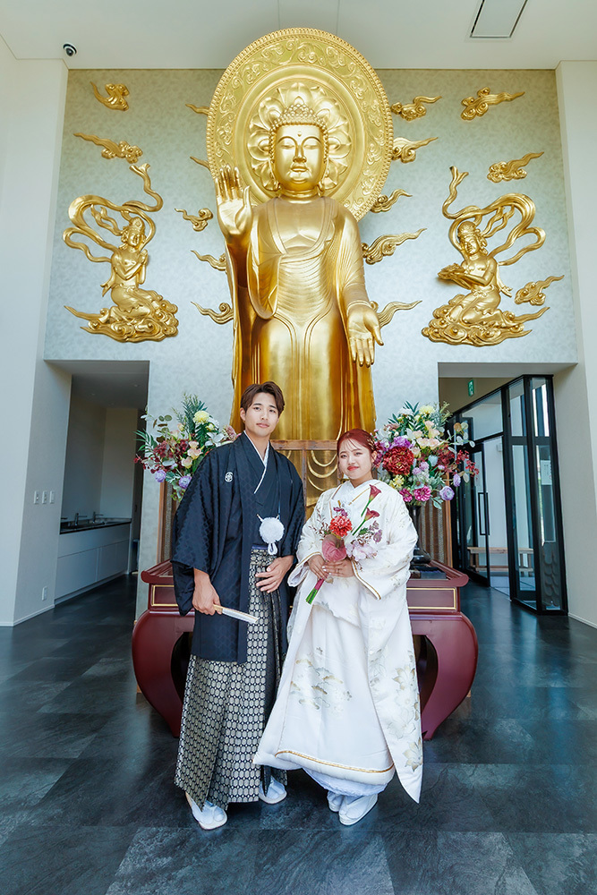 静岡フォトウエディングのフィーノスタイルで撮影した仏前結婚式の新郎新婦の記念写真撮影