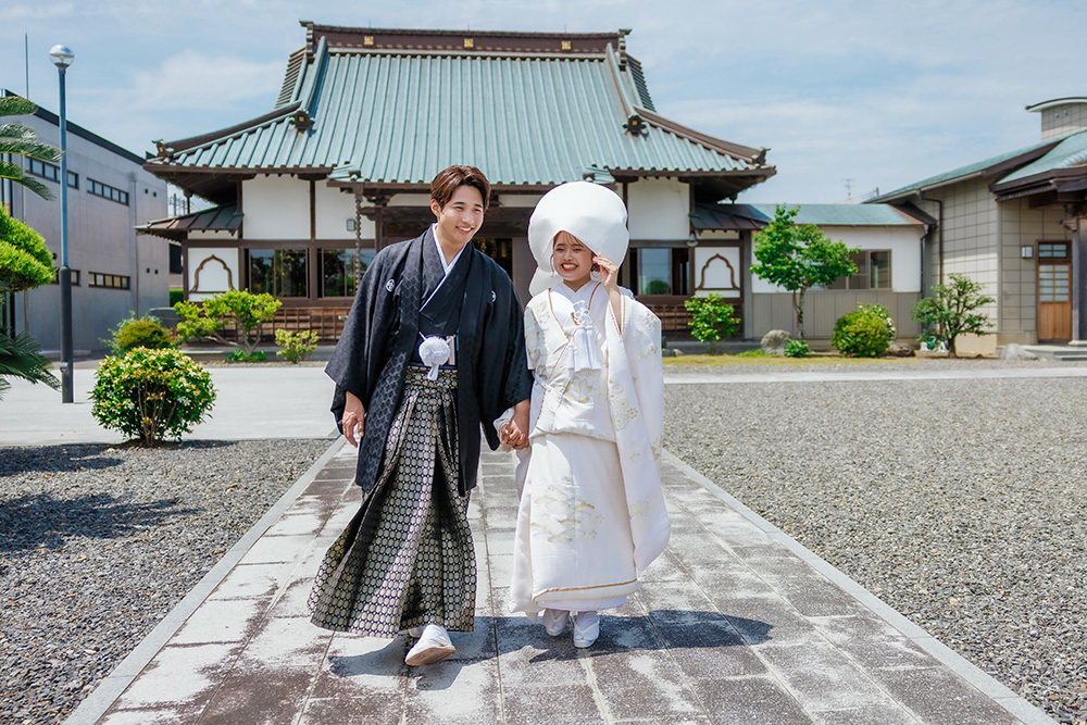 静岡フォトウエディングのフィーノスタイルで撮影した仏前結婚式の新郎新婦の記念写真撮影