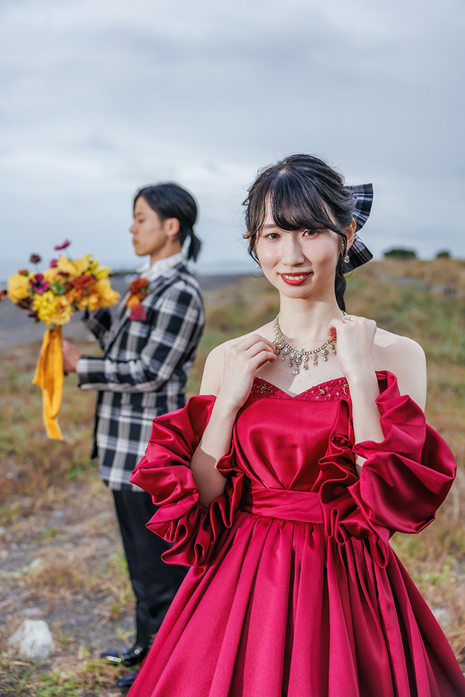 静岡フォトウエディングのフィーノスタイルで撮影した海フォトの新郎新婦