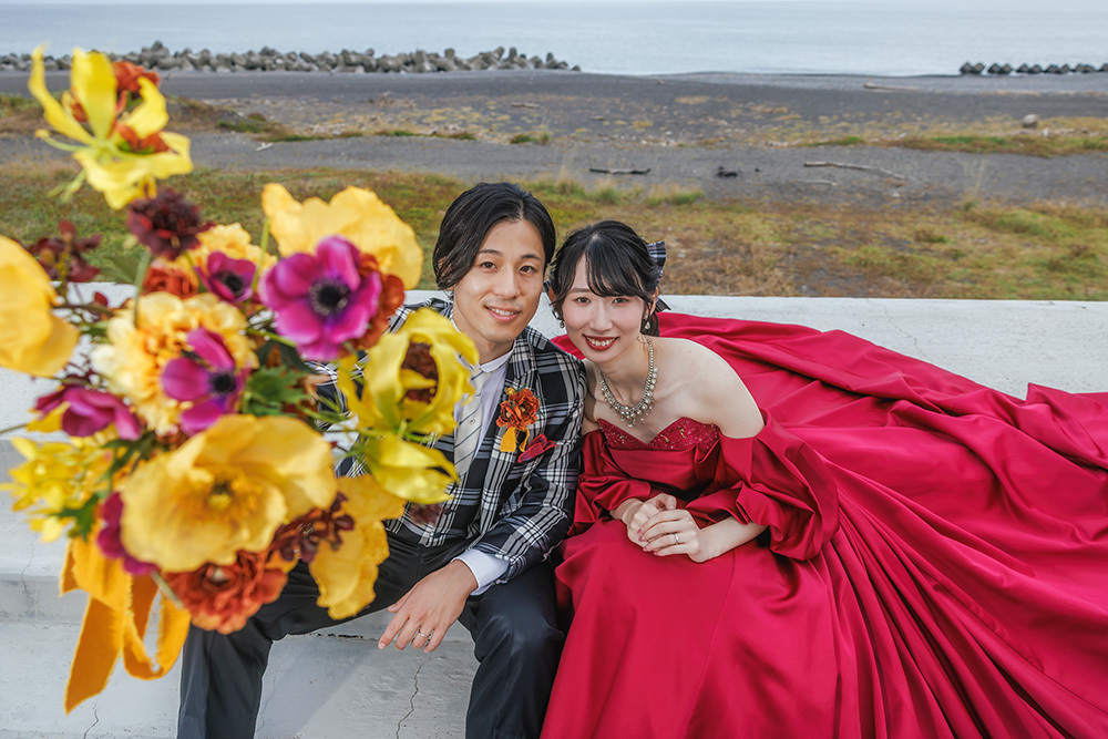 静岡フォトウエディングのフィーノスタイルで撮影した海フォトの新郎新婦