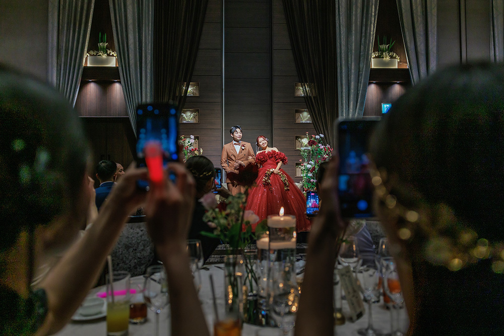 静岡フォトウエディングのフィーノスタイルで撮影したパーティー・会食のウエディングフォトの結婚パーティー記念写真撮影