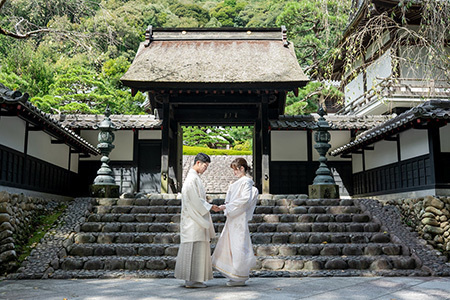 静岡フォトウエディングのフィーノスタイルで撮影した法多山のフォトウエディングの新郎新婦