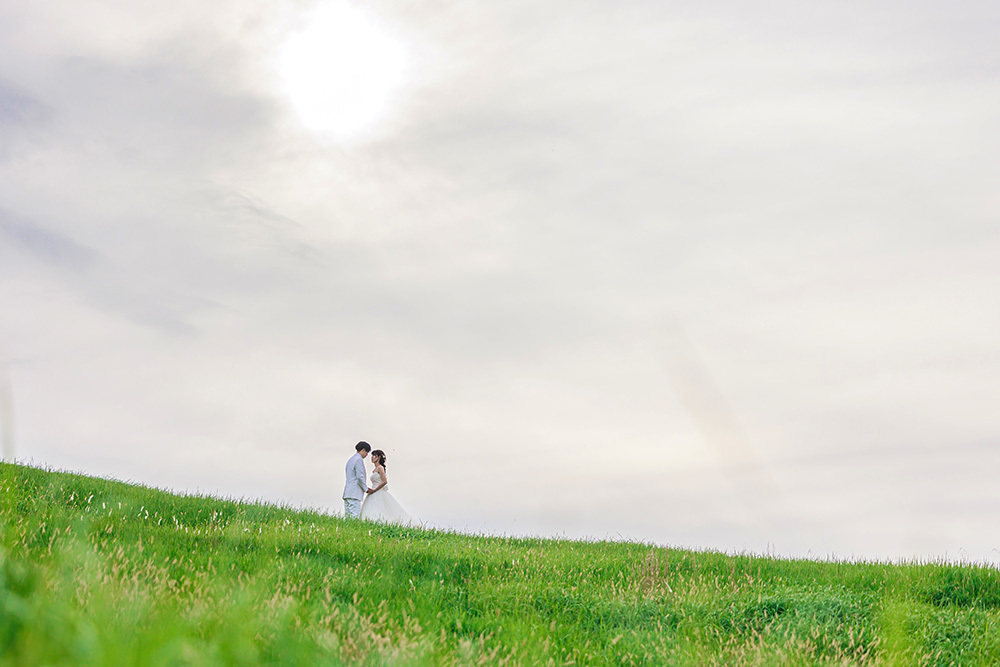 静岡フォトウエディングのフィーノスタイルで撮影した、つま恋の新郎新婦