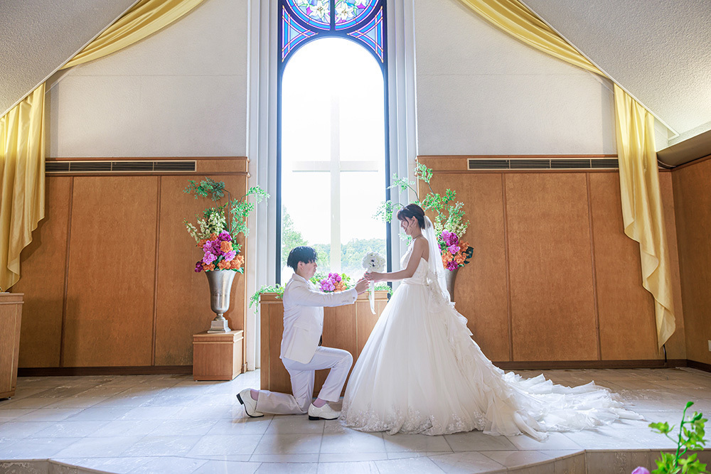 静岡フォトウエディングのフィーノスタイルで撮影した、つま恋の新郎新婦