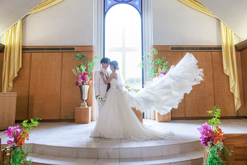 静岡フォトウエディングのフィーノスタイルで撮影した、つま恋の新郎新婦