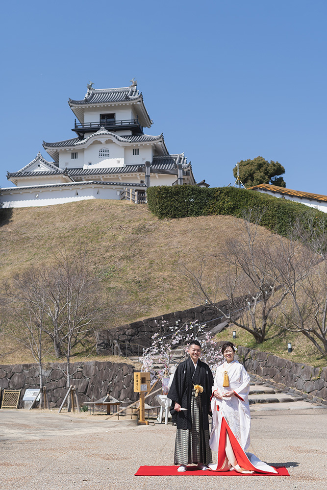 静岡フォトウエディングのフィーノスタイルで撮影した掛川城の新郎新婦