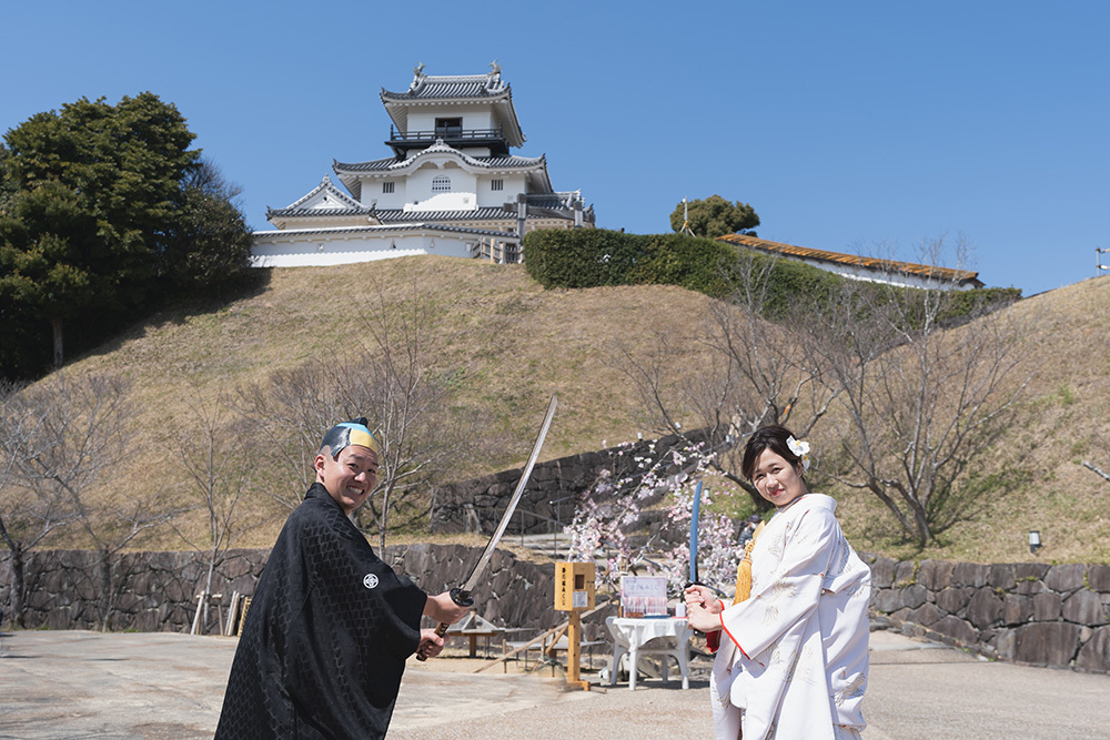 静岡フォトウエディングのフィーノスタイルで撮影した掛川城の新郎新婦