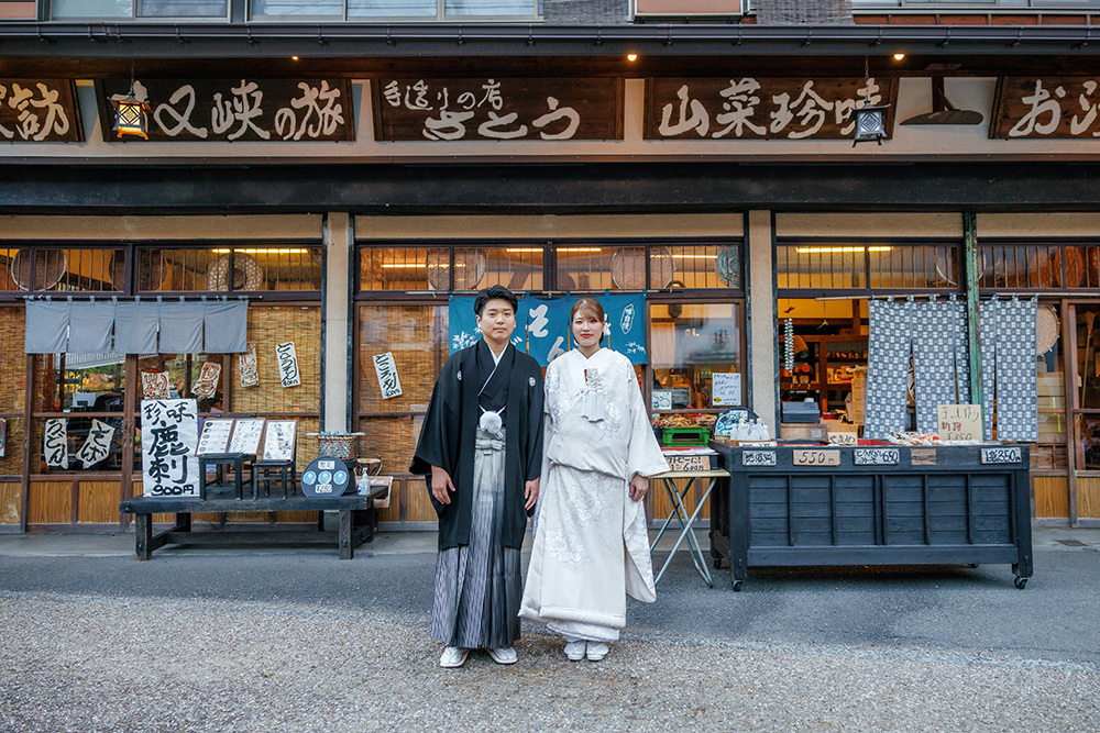 静岡フォトウエディングのフィーノスタイルで撮影した川根･寸又峡の新郎新婦の結婚の記念写真