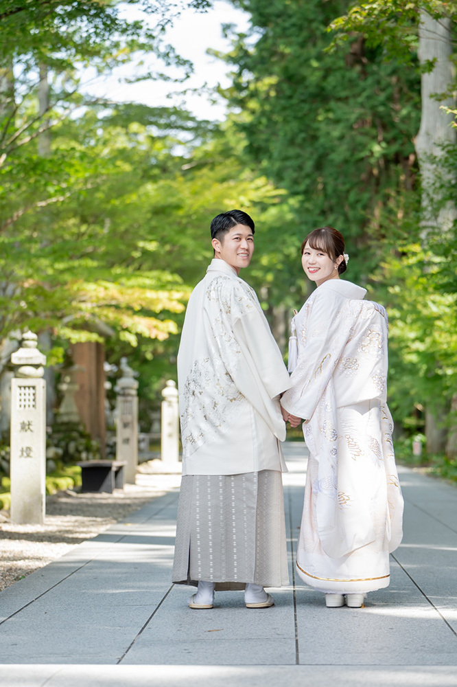 静岡フォトウエディングのフィーノスタイルで撮影した、法多山のフォトウエディングの新郎新婦