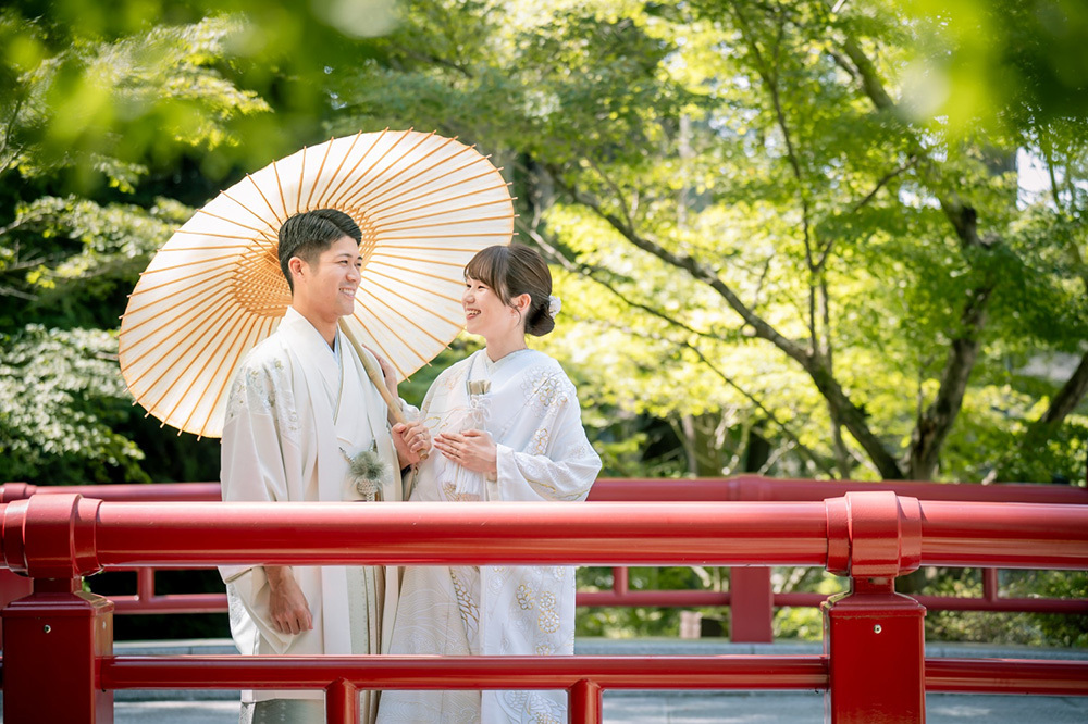 静岡フォトウエディングのフィーノスタイルで撮影した、法多山のフォトウエディングの新郎新婦