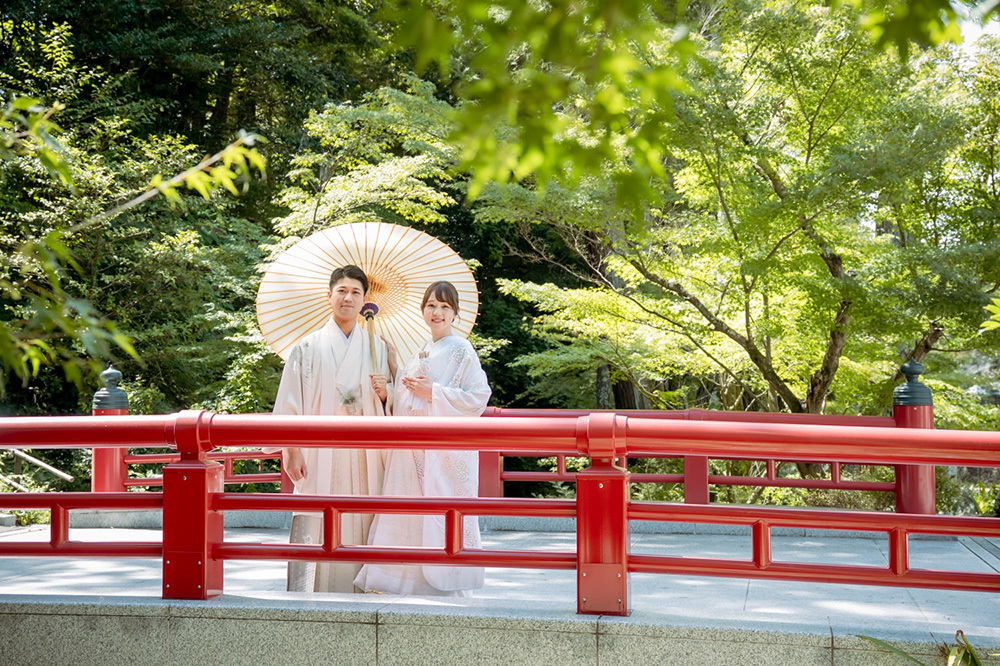 静岡フォトウエディングのフィーノスタイルで撮影した、法多山のフォトウエディングの新郎新婦