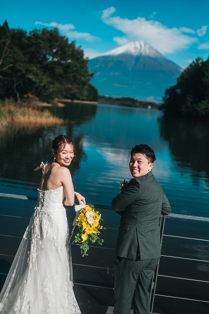 静岡フォトウエディングのフィーノスタイルで撮影したの田貫湖の新郎新婦