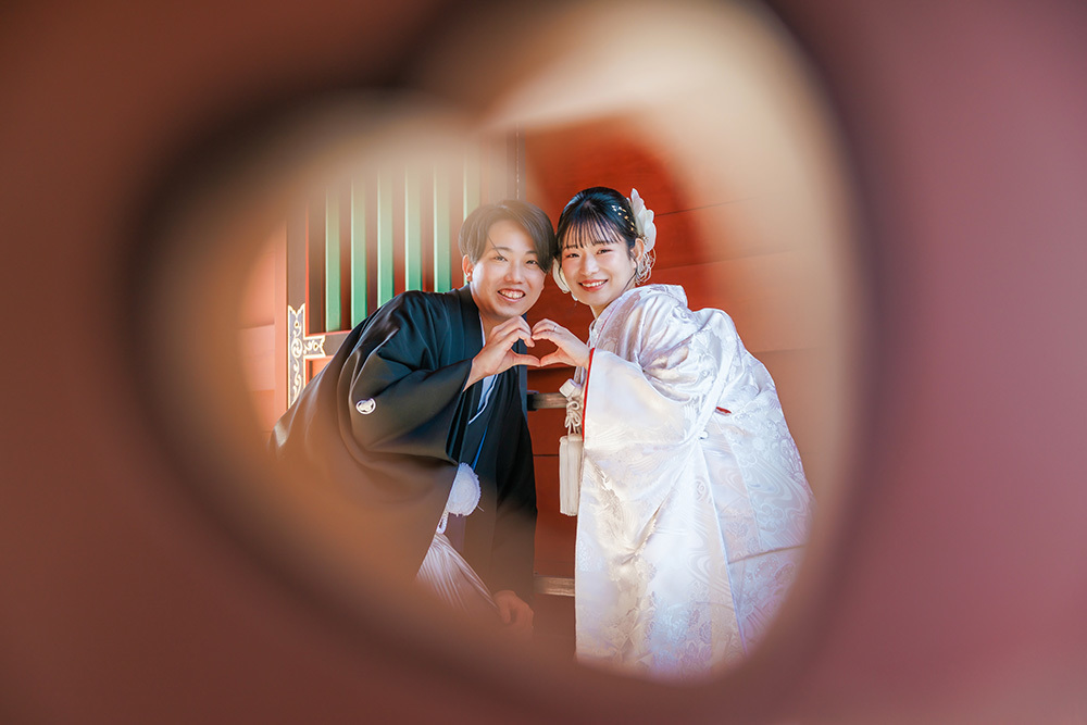 静岡フォトウエディングのフィーノスタイルで撮影した富士宮浅間大社の新郎新婦の記念写真撮影