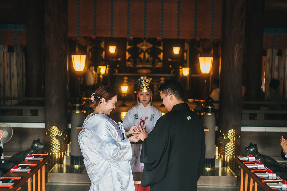 静岡フォトウエディングのフィーノスタイルで撮影した三嶋大社の新郎新婦